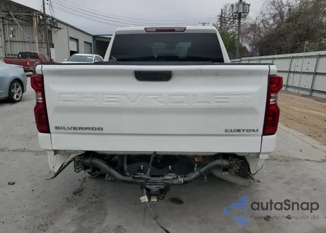 2024 Chevrolet Silverado K1500 Custom z USA, uszkodzony, nr VIN 3GCPDBEK8RG224859